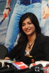 Shruti Haasan at Ramayya Vastavayya Press Meet